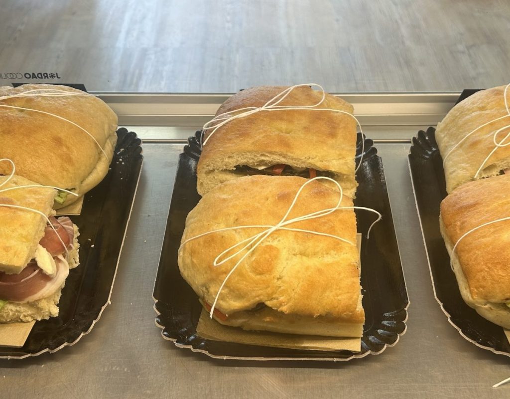 Sélection de sandwiches à la vente